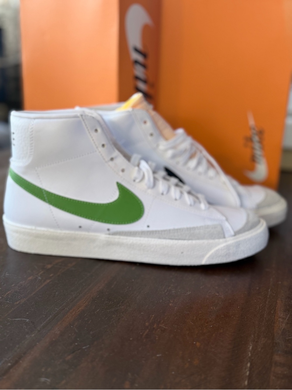 NEW Nike Blazer Mid '77 Vintage Sneakers - 9.5M